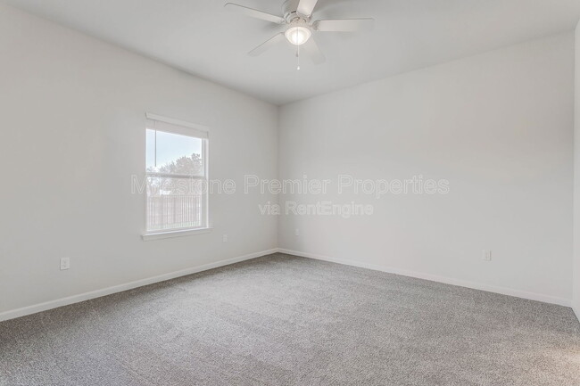 Building Photo - 2405 N Hickory St