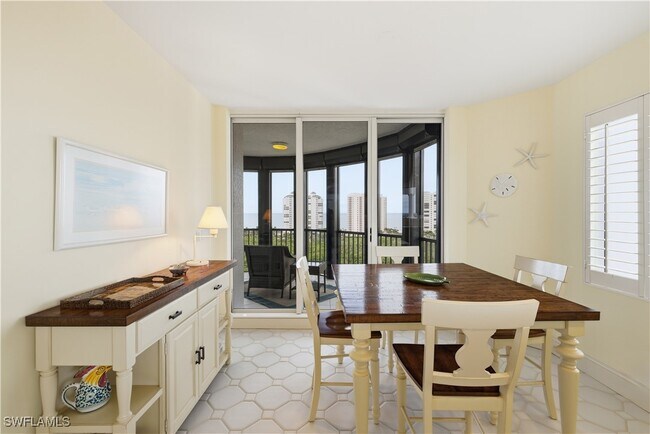 Building Photo - 8990 Bay Colony Dr