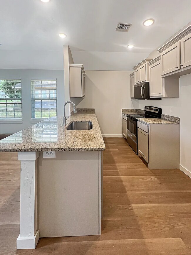 Building Photo - Modern 3-Bedroom Duplex Unit in Lawton