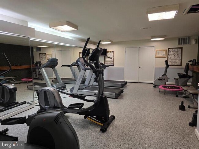 Building Photo - 5340 Holmes Run Pkwy