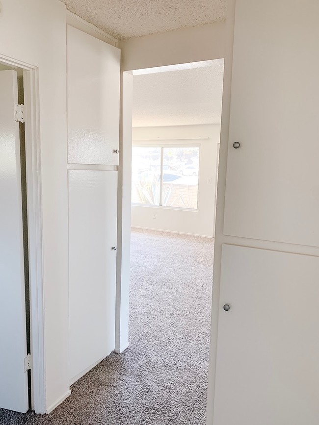 Building Photo - 2712 Mission Village Dr