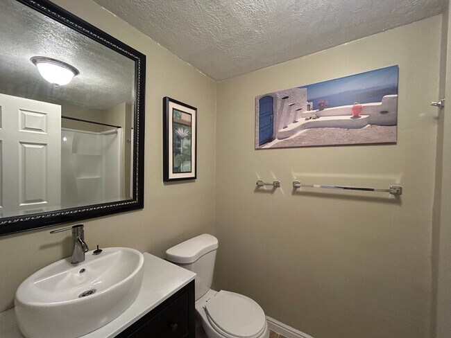 Building Photo - 4 Bedroom 4 Bathroom Home in Provo, Utah!