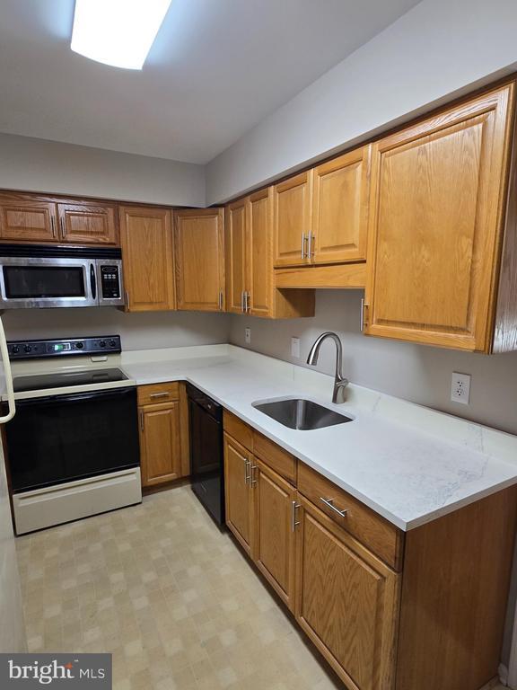 Building Photo - 18 Edinboro Cir