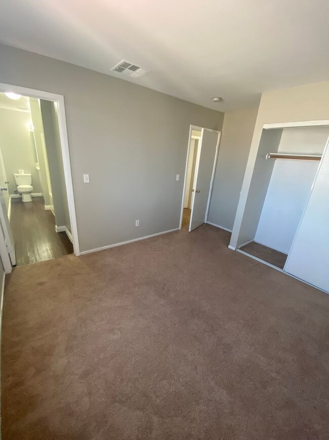 Building Photo - AMERICANA Property Mgmt - Remodeled 2 stor...