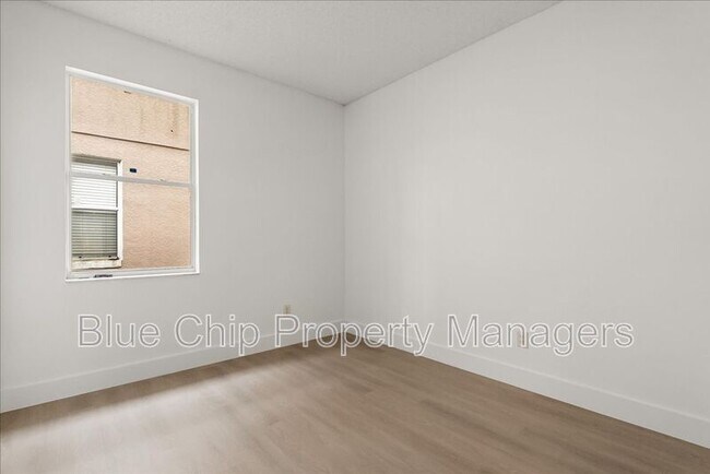 Building Photo - 1923 Bridgeview Cir