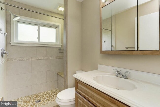 Building Photo - 5726 Crawford Dr
