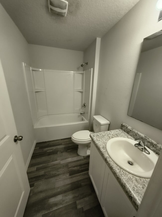 Building Photo - 275 Hyacinth Ct