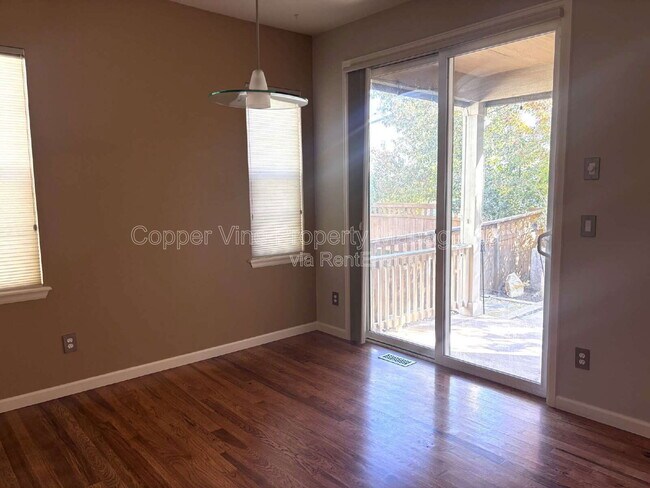 Building Photo - 900 Treece St