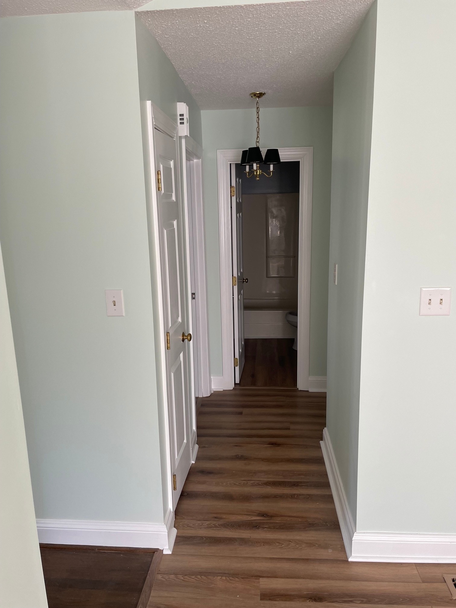 Building Photo - 909 S Hornbeam Dr