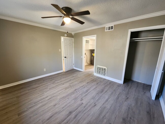 Building Photo - 8206 Dogwood Trail
