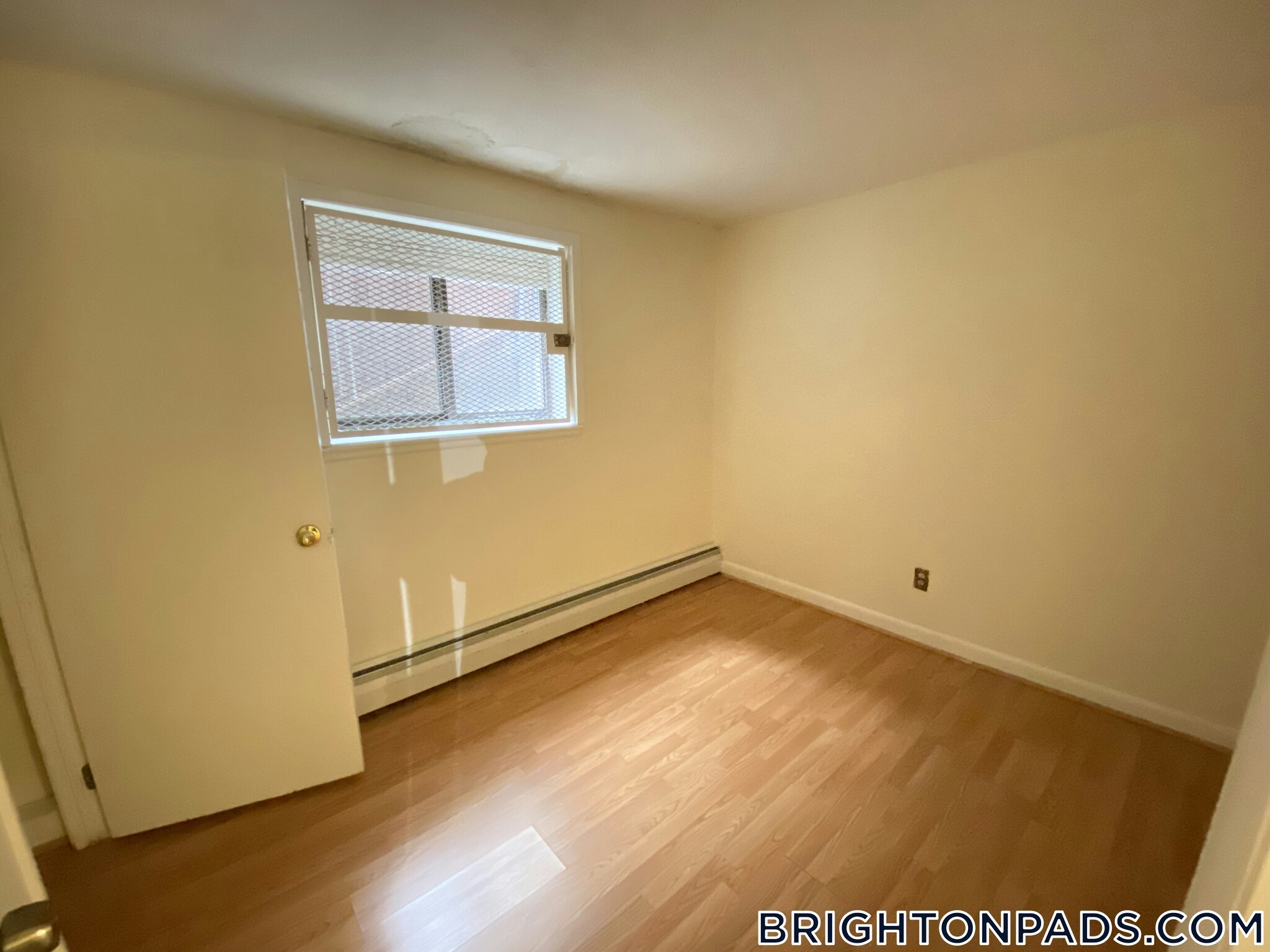 Building Photo - 122 Dustin St