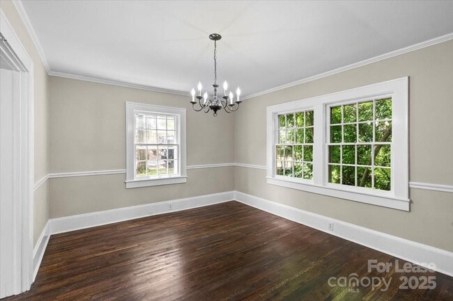 Building Photo - 904 Edgewood Cir