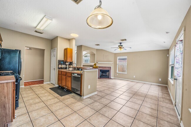 Building Photo - 17935 Rose Hill Park Ln