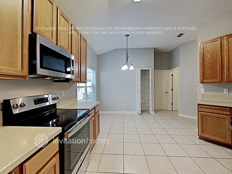 Building Photo - 534 Roserush Ln