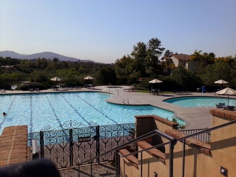 Building Photo - 2727 Hazelnut Ct