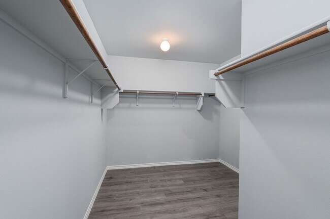 Building Photo - 811 Emerald Dr