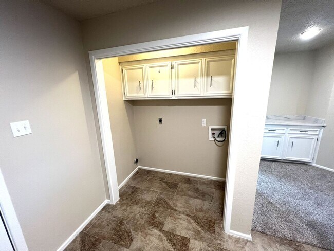 Building Photo - **BEAUTIFUL WHISPERWOOD COMMUNITY CONDO**