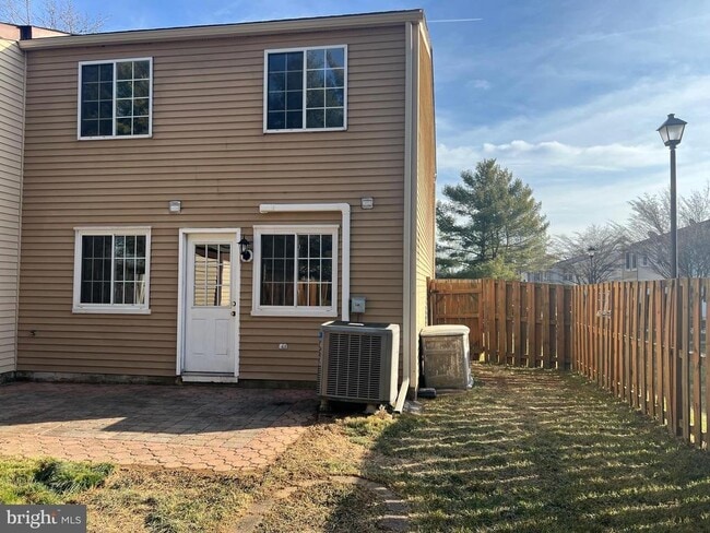 Building Photo - 132 Savannah Ct