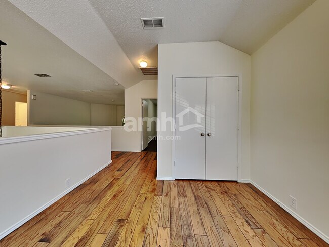 Building Photo - 828 Norfolk Dr