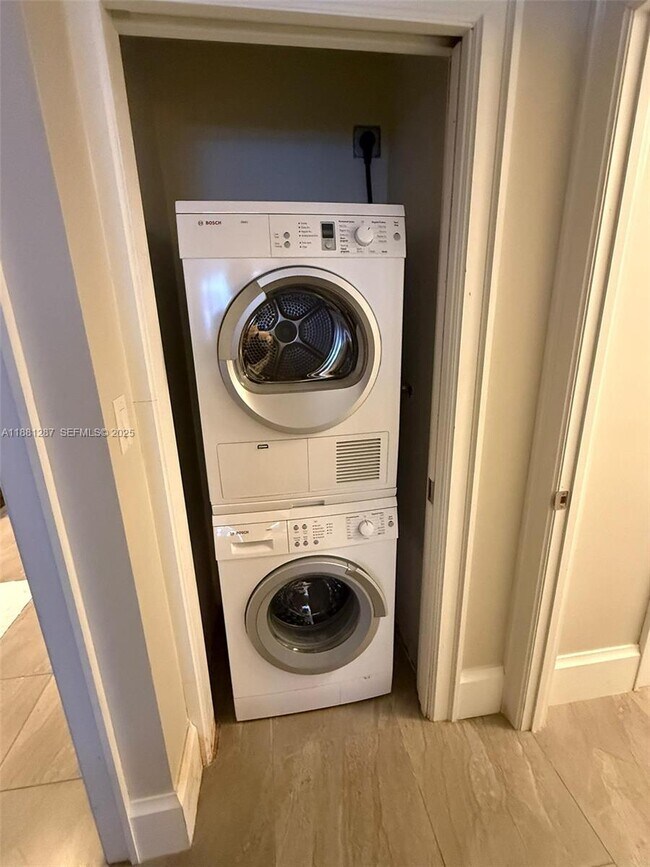 Building Photo - 4020 Galt Ocean Dr