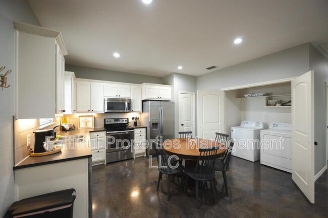 Building Photo - 14221 County Rd 452