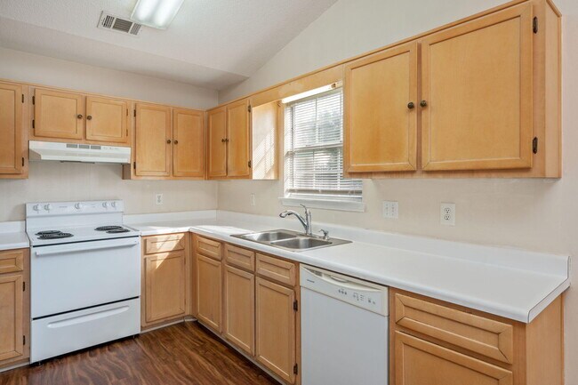 Building Photo - 423 Northview Ln