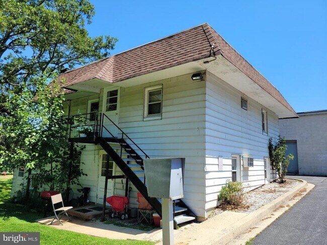 Building Photo - 816 S Main St
