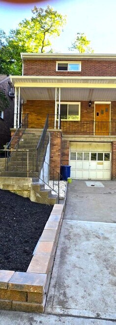 Building Photo - 2273 Pauline Ave