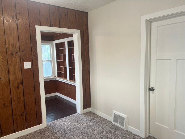 Building Photo - 1819 W Horne Ave