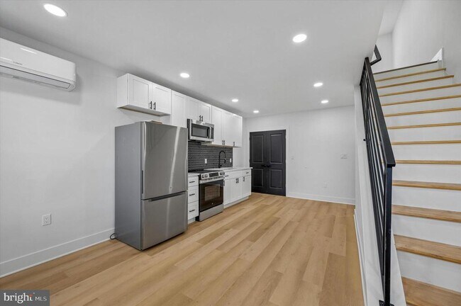 Building Photo - 1911 W Hunting Park Ave