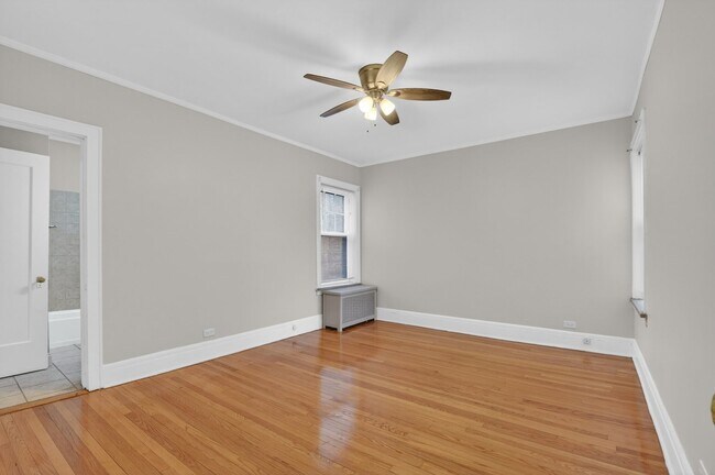 Building Photo - 6815 S Crandon Ave