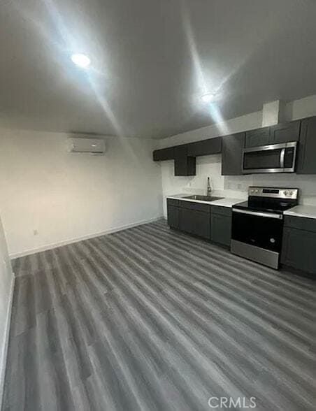 Building Photo - 648 E Cerritos St