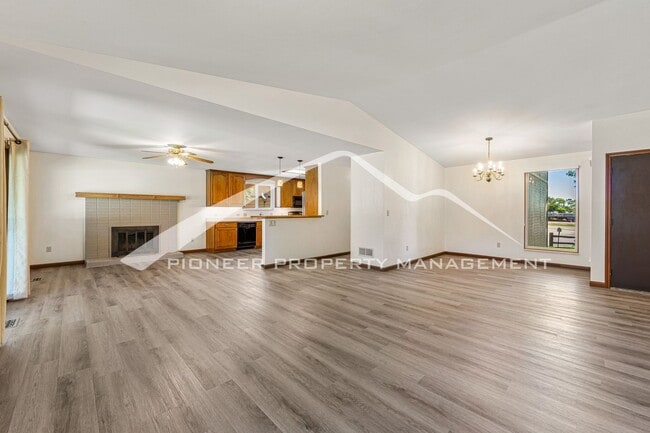 Building Photo - Spacious Home with Central AC and Fenced Yard