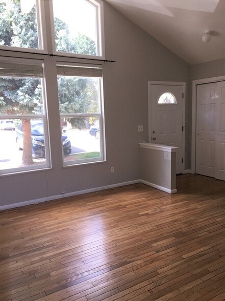 Building Photo - 8 Ponderosa Pl