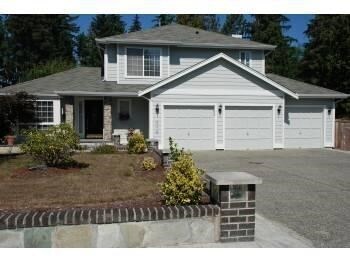 Building Photo - Large 3-Bedroom House w/New Carpet in Grea...