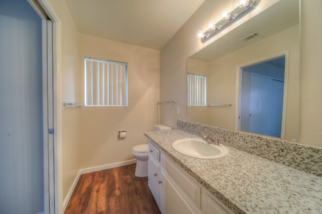 Building Photo - 41084 Beachwood Ave