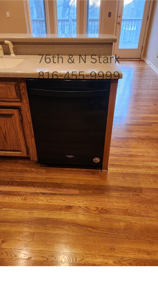 Building Photo - 6003 N Norton Ave