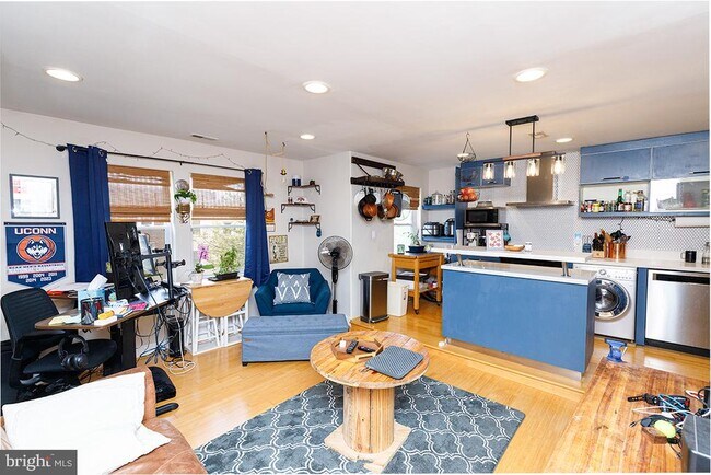 Building Photo - 1220 Holbrook Terrace NE