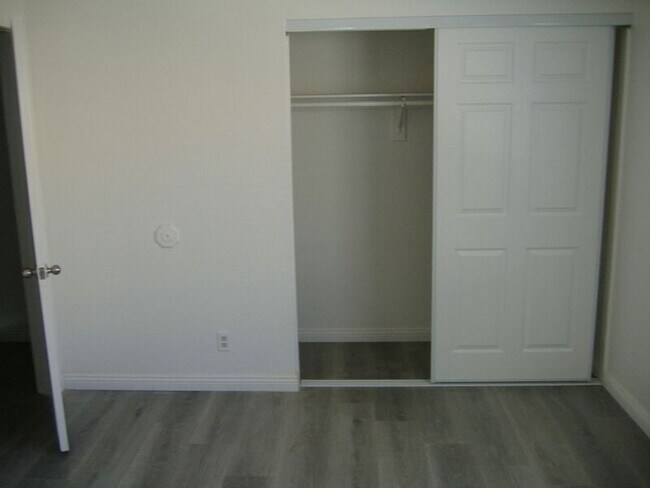 Building Photo - 28701 Calle Del Lago