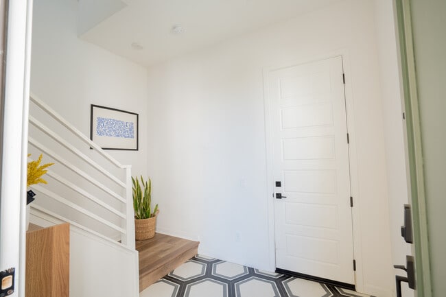 Building Photo - 26939 Goldfinch Ln