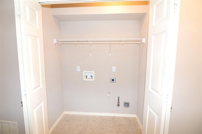 Building Photo - 2626 Pearson Way