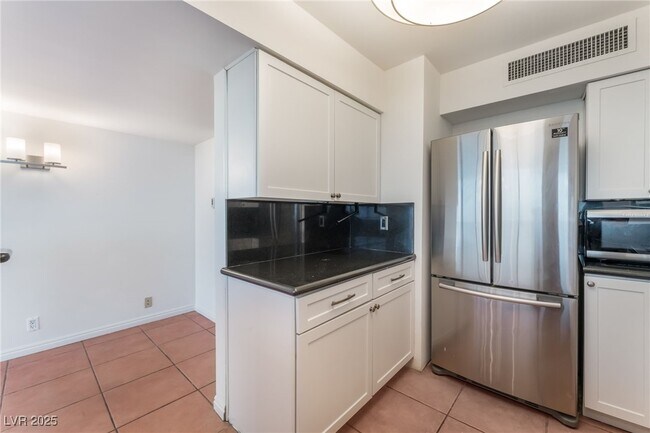 Building Photo - 3111 Bel Air Dr