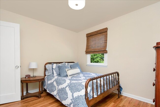 Building Photo - 2 Bedroom Cottage in the North End with to...