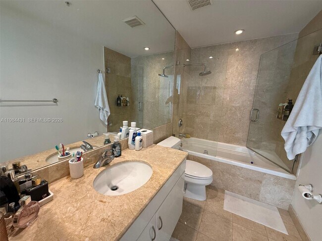 Building Photo - 801 Brickell Key Blvd