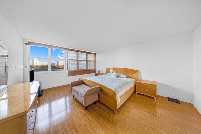 Building Photo - 1825 S Ocean Dr