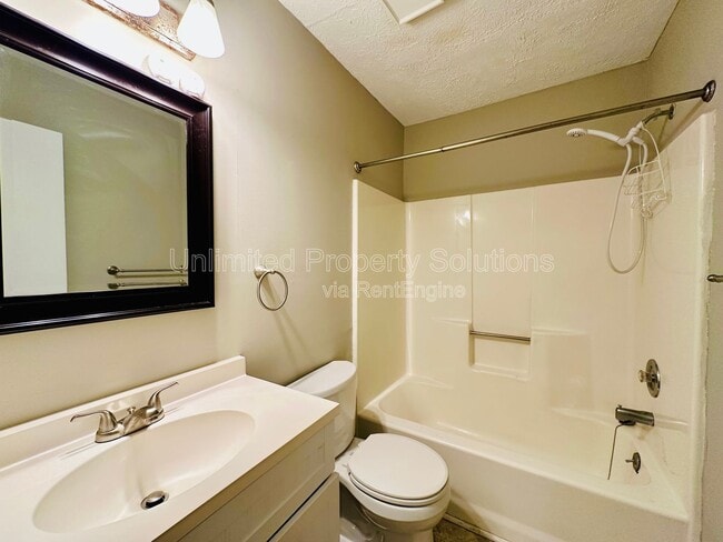 Building Photo - 215 Sunn Aire Ct