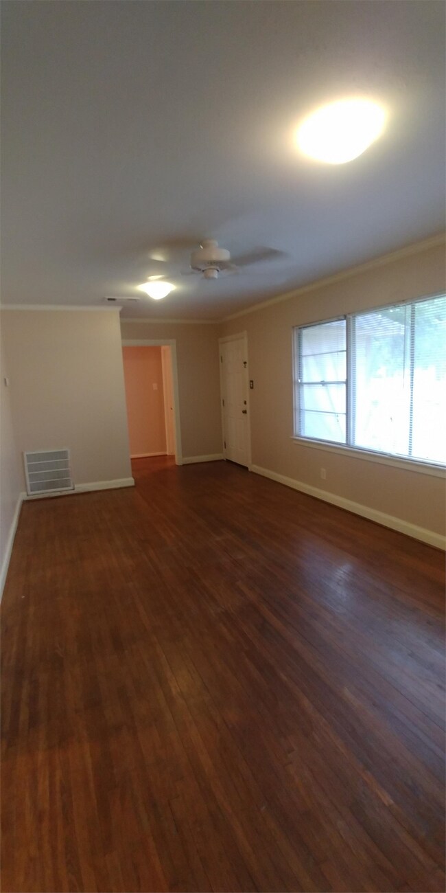 Building Photo - 104 Caladium St