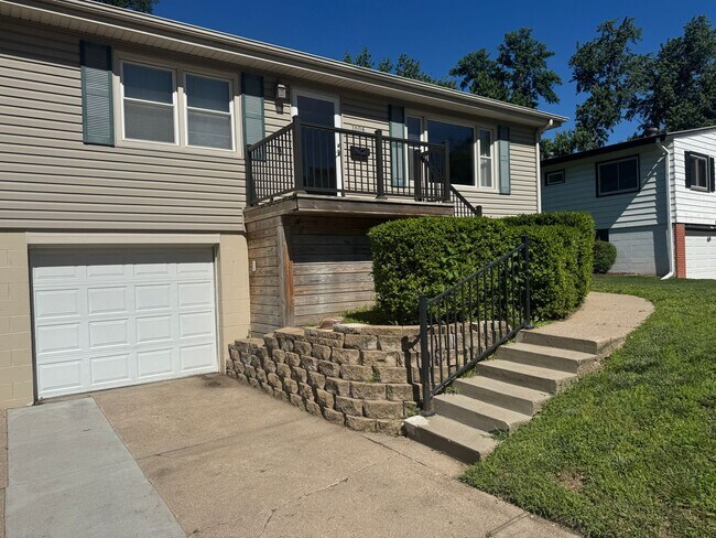 Building Photo - Raised Ranch Near Offutt AFB with Finished Basement & Oversized Garage