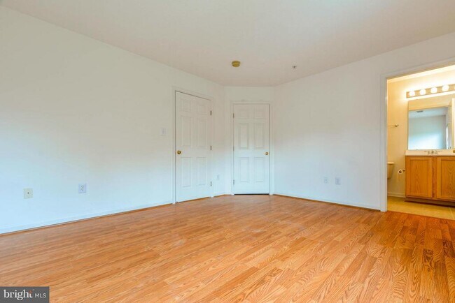 Building Photo - 1447 Pangbourne Way