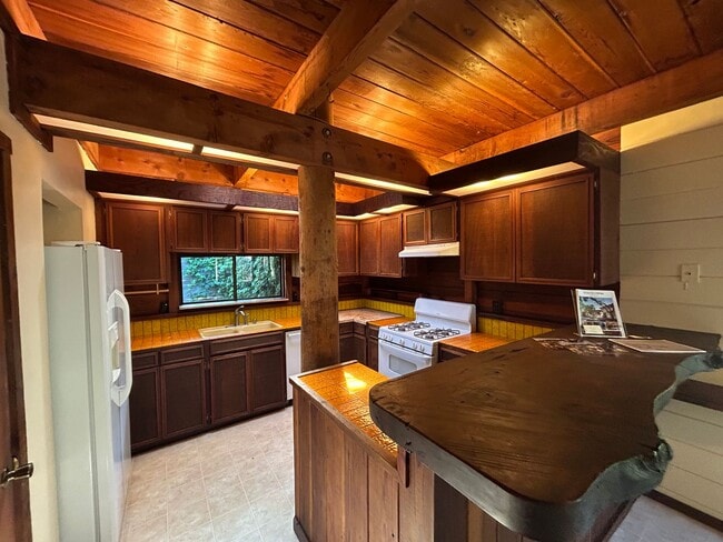 Building Photo - 3BR/ 2BA CARMEL VALLEY RETREAT